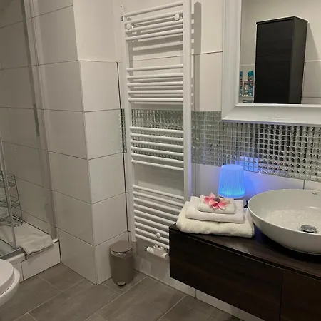 Neue Erdgeschosswohnung In Zentrum Von Apartment