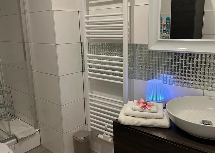 Neue Erdgeschosswohnung In Zentrum Von דירה